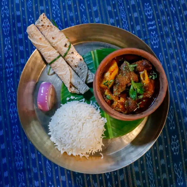 west-od-food-Mutton-Curry-with-Rice.webp