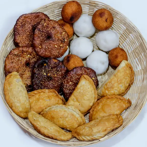 west-od-food-Pitha-Varieties.webp